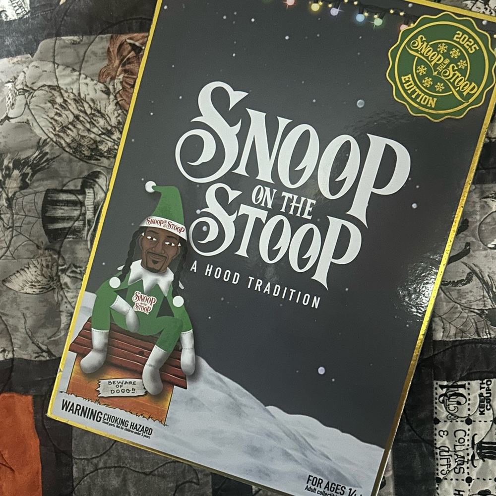 Snoop on the Stoop Holiday Decor - Green and White